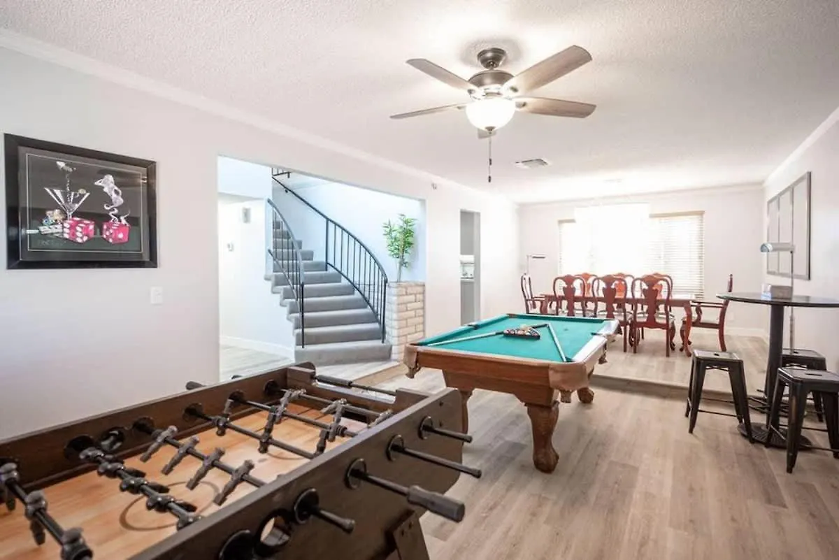 Semesterbostad Vibrant Vegas Getaway W Pool Close To The Strip Las Vegas