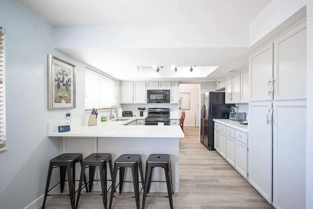 Semesterbostad Vibrant Vegas Getaway W Pool Close To The Strip Las Vegas