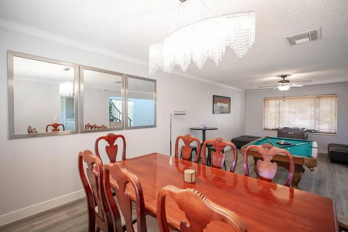 Vibrant Vegas Getaway W Pool Close To The Strip Las Vegas 0*,