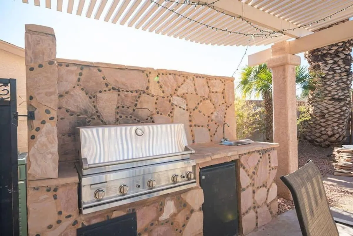 Vibrant Vegas Getaway W Pool Close To The Strip Las Vegas 0*,
