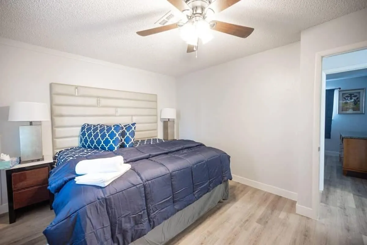 Semesterbostad Vibrant Vegas Getaway W Pool Close To The Strip Las Vegas
