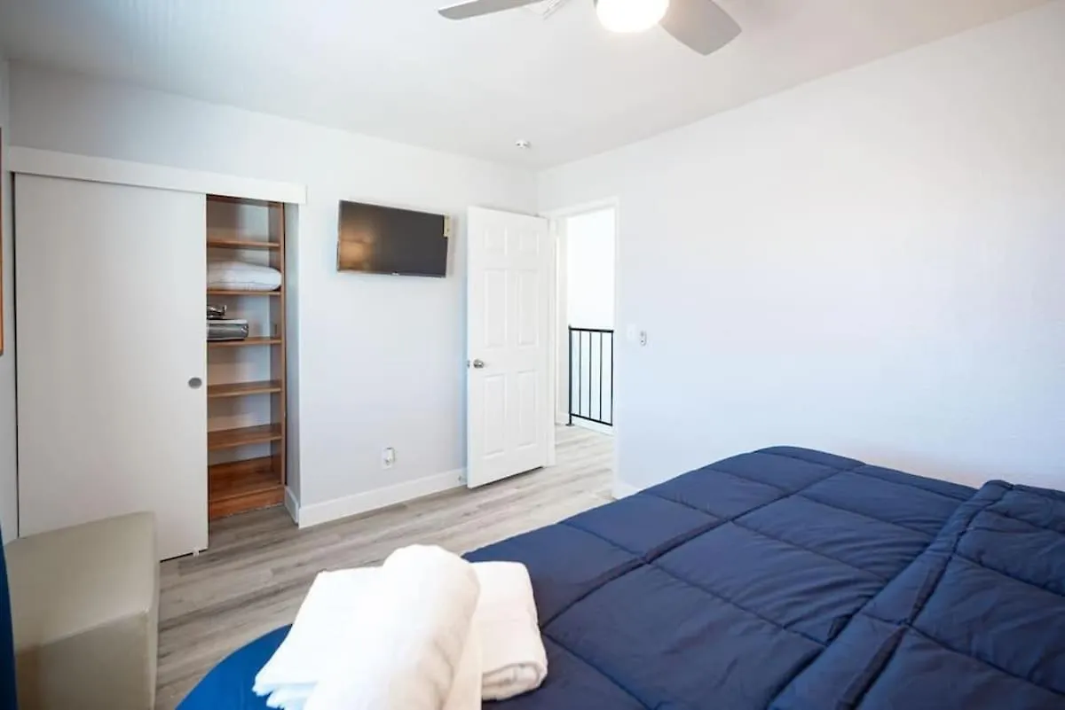 Semesterbostad Vibrant Vegas Getaway W Pool Close To The Strip Las Vegas