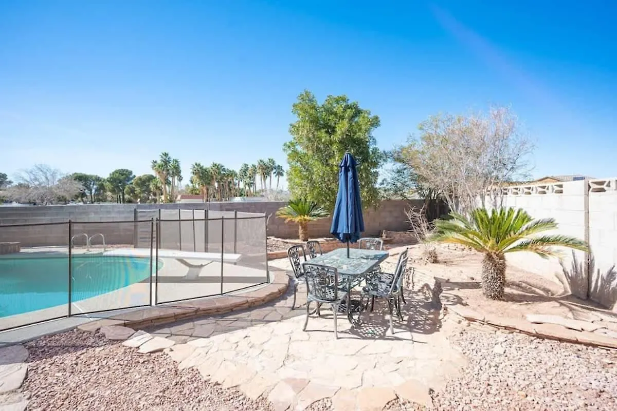 Vibrant Vegas Getaway W Pool Close To The Strip Las Vegas 0*,