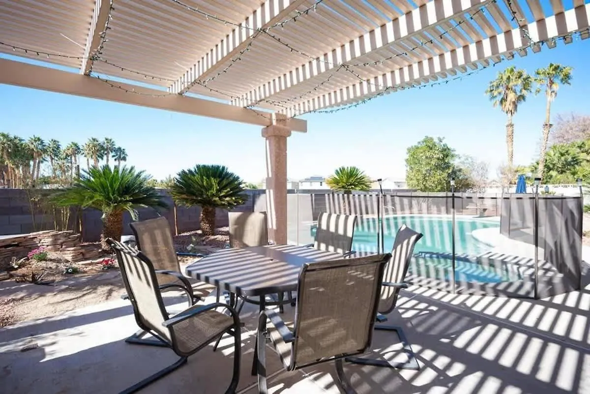 Vibrant Vegas Getaway W Pool Close To The Strip Las Vegas