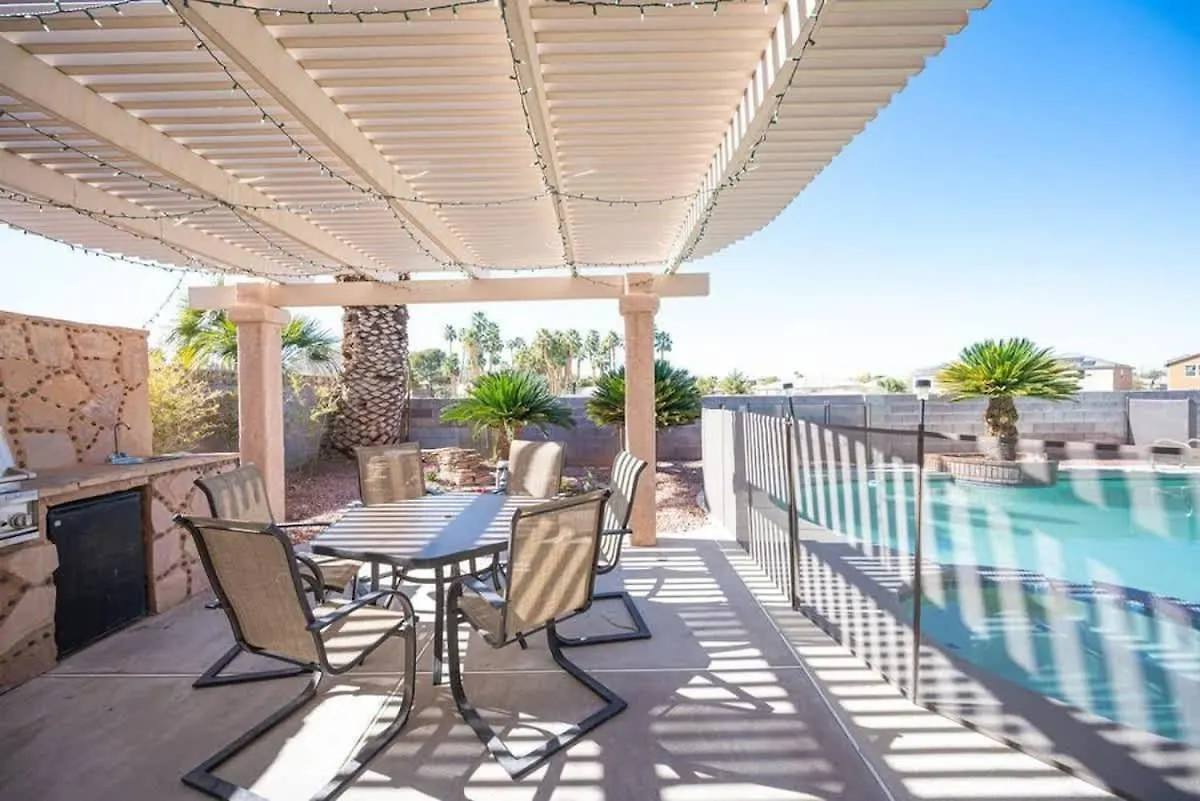 Vibrant Vegas Getaway W Pool Close To The Strip Las Vegas